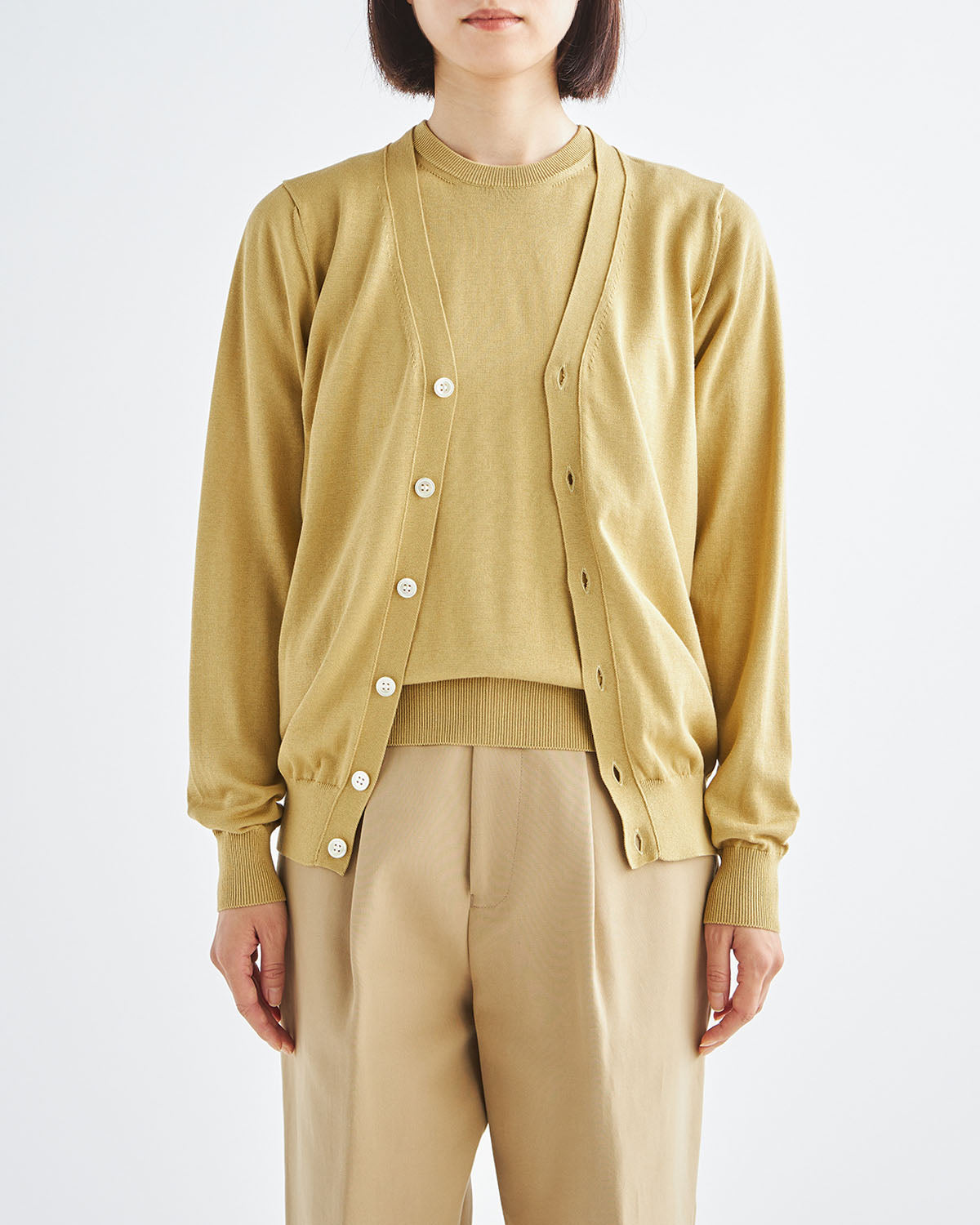 イエロー　H166cm　着用サイズ：2　中に着たニット：SL10S-003