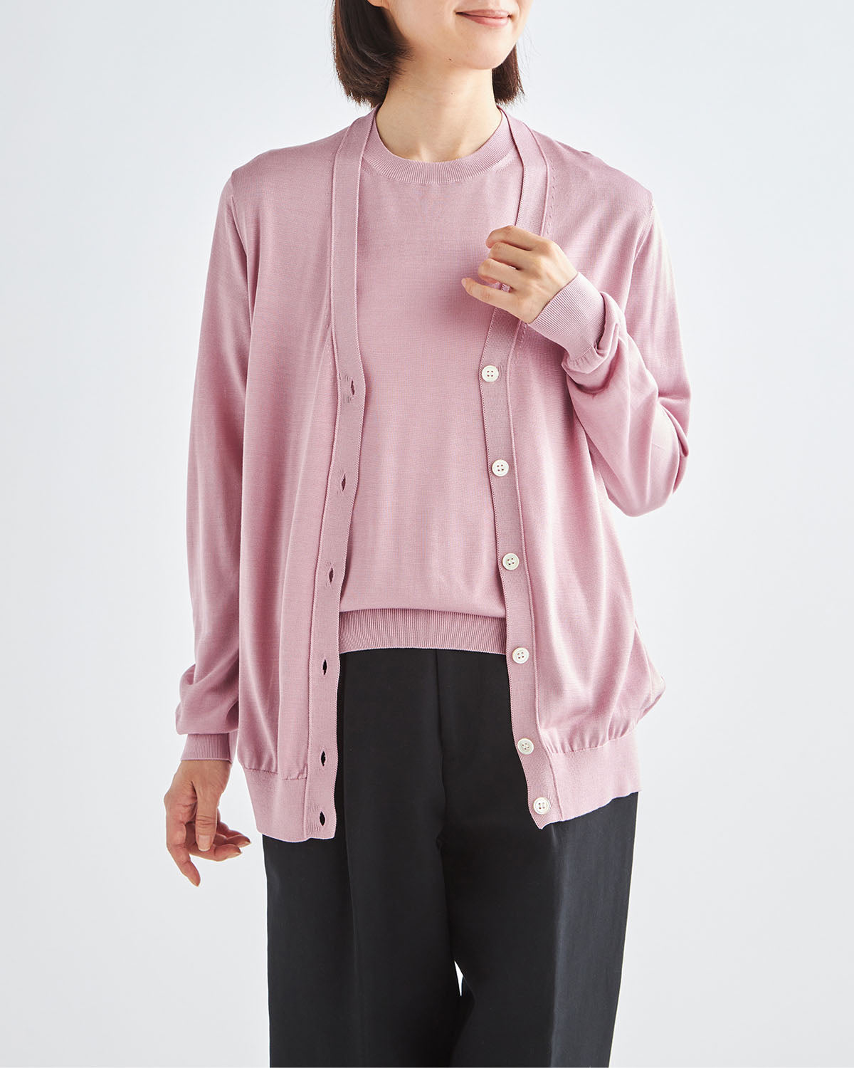 ピンク　H166cm　着用サイズ：2　アンサンブル：中のニットSL10S-893、カーディガンSL10S-032