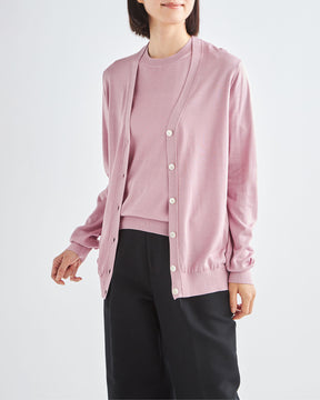 ピンク　H166cm　着用サイズ：2　アンサンブル：中のニットSL10S-893、カーディガンSL10S-032