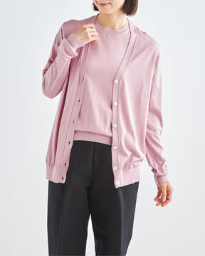 ピンク　H166cm　着用サイズ：2　アンサンブル：中のニットSL10S-893、カーディガンSL10S-032