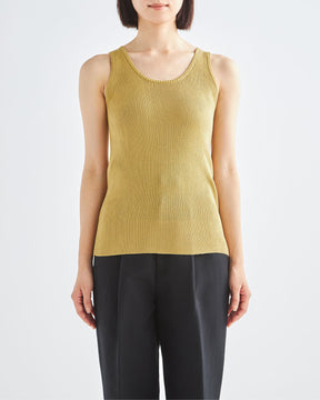 イエロー　H166cm　着用サイズ：F