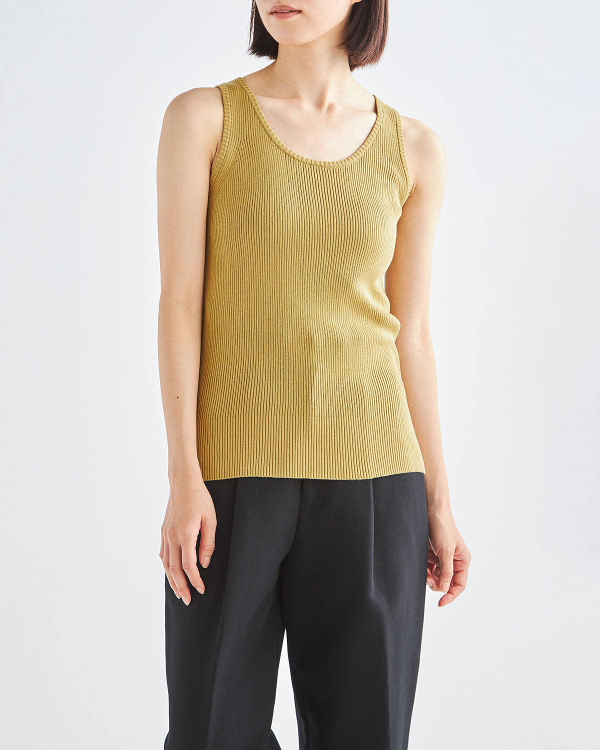 イエロー　H166cm　着用サイズ：F