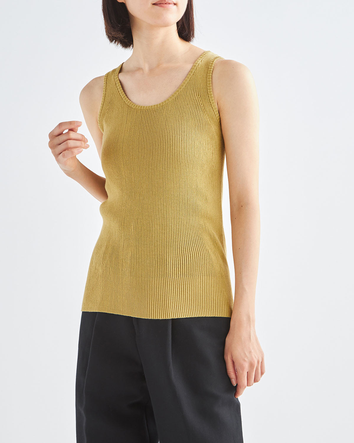 イエロー　H166cm　着用サイズ：F