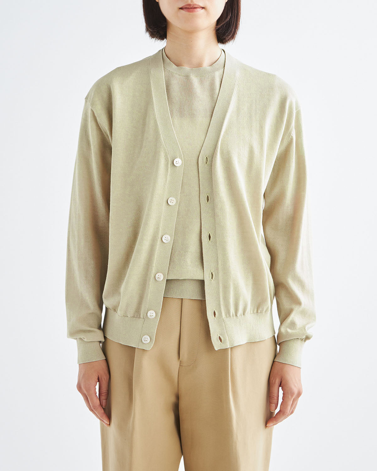 ライトグリーン　h166cm　着用サイズ：2　アンサンブル：半袖ニットSL10S-1074、カーディガンSL10S-1077