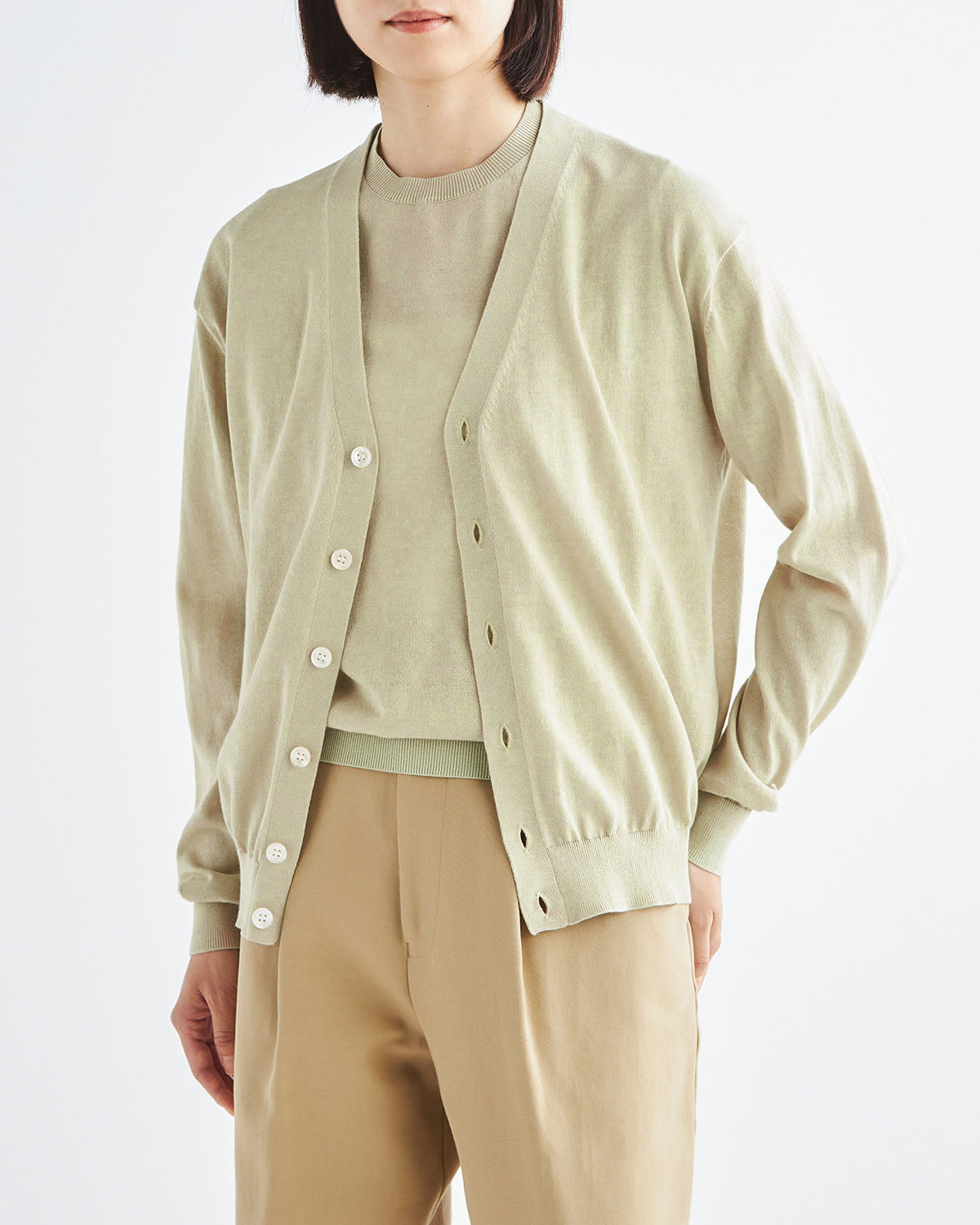 ライトグリーン　h166cm　着用サイズ：2　アンサンブル：半袖ニットSL10S-1074、カーディガンSL10S-1077