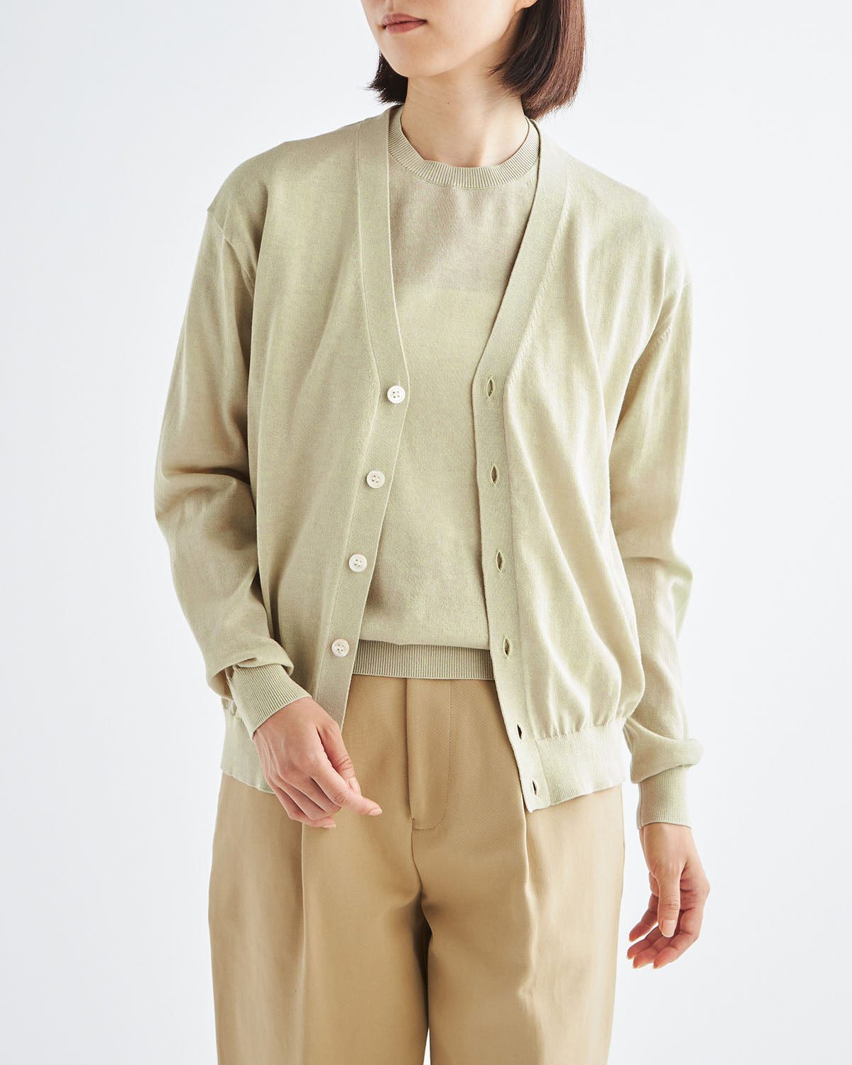 ライトグリーン　h166cm　着用サイズ：2　アンサンブル：半袖ニットSL10S-1074、カーディガンSL10S-1077