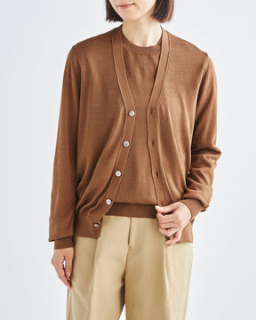 ブラウン　H166cm　着用サイズ：2　アンサンブル：中のニットSL10S-1095、カーディガンSL10S-1097