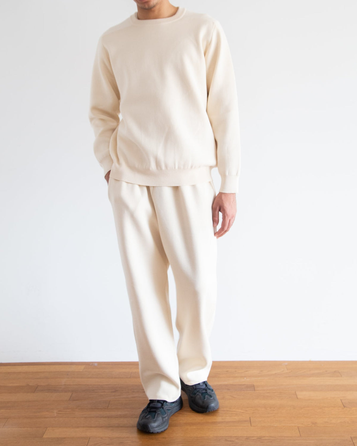 アイボリー　H178cm　着用サイズ：5　　トップス：SL10S-1170　ボトムス：SL10S-1172