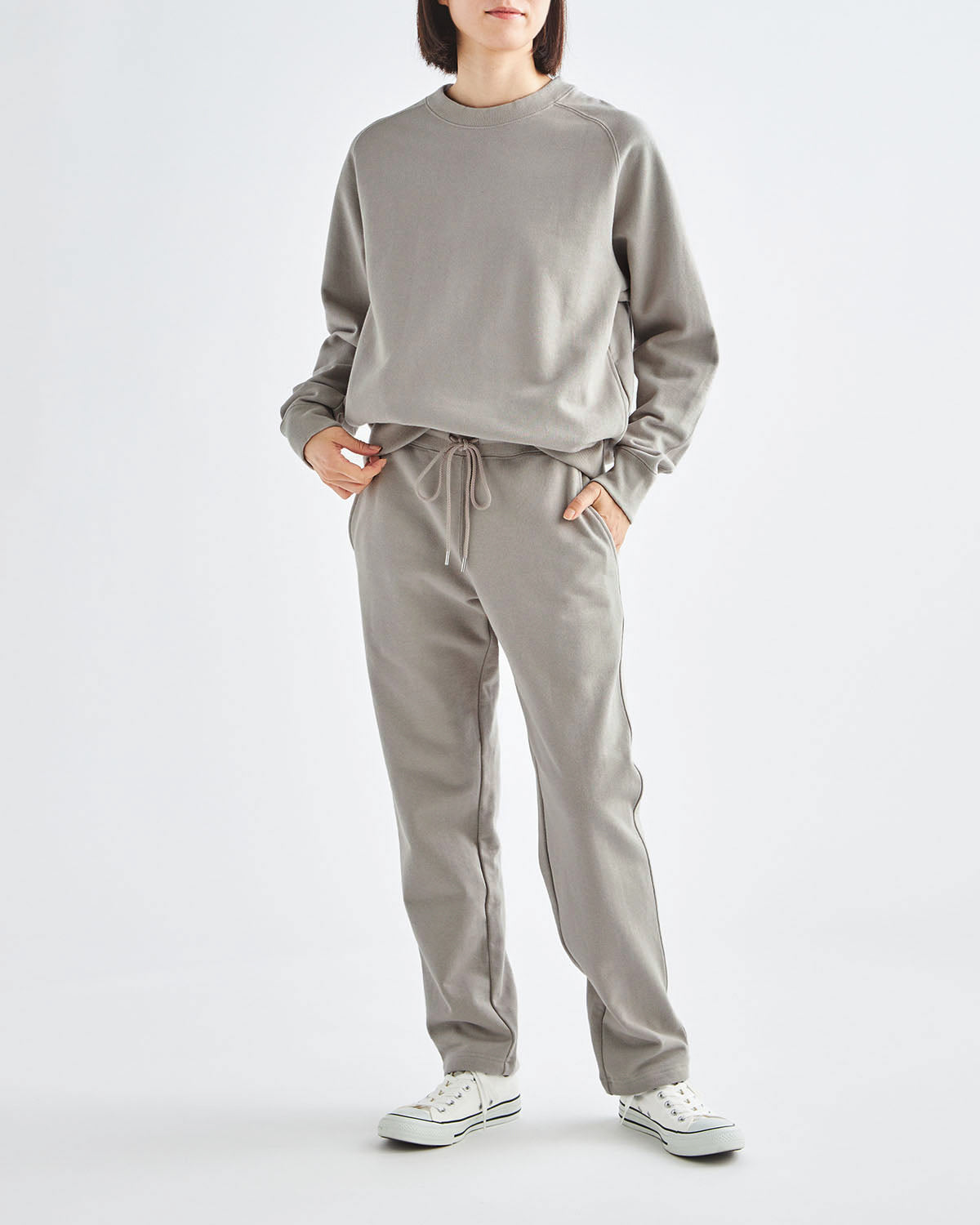 グレージュ　H166cm　着用サイズ：2　トップス：SL10S-T1150				