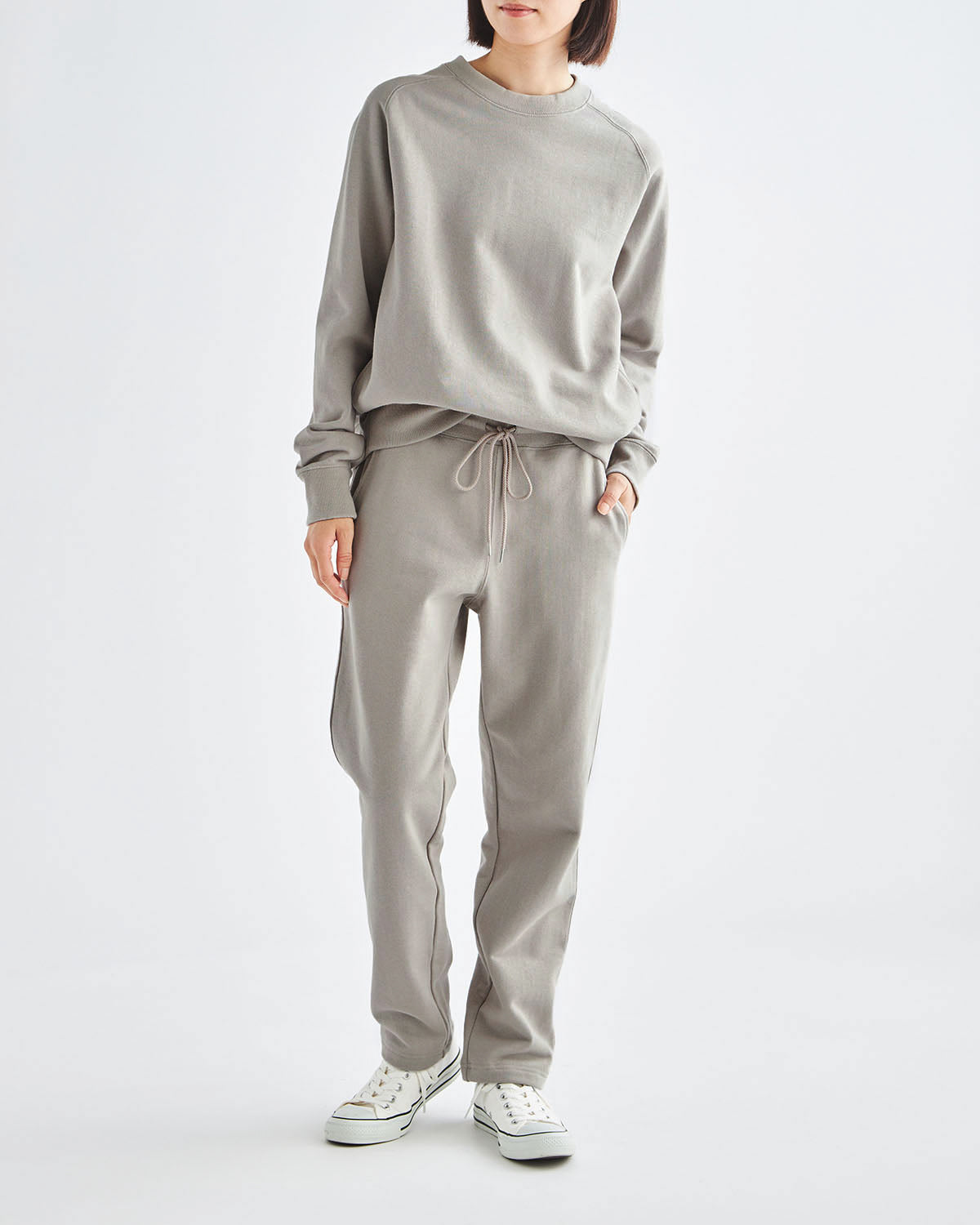 グレージュ　H166cm　着用サイズ：2　トップス：SL10S-T1150	