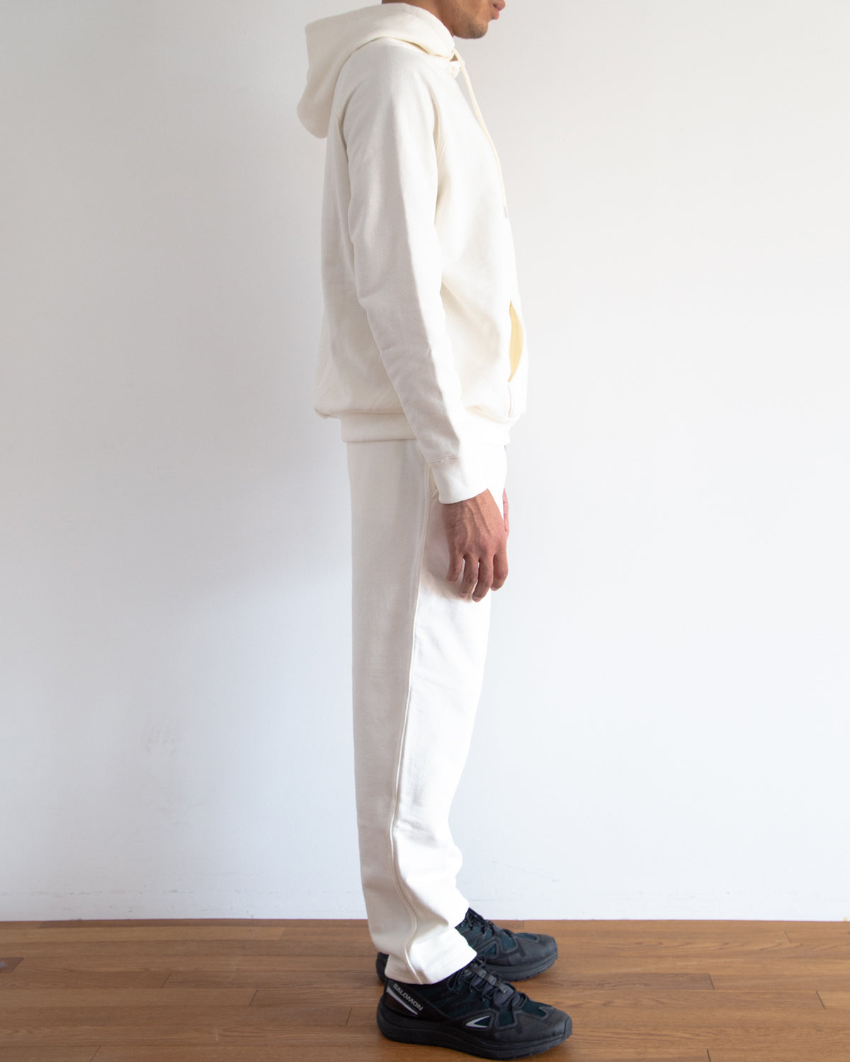 ホワイト　h178cm　着用サイズ：5　トップス：SL10S-T1151　ボトムス：SL10S-T1152