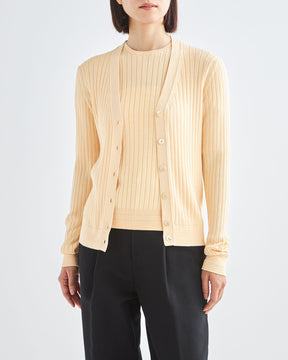 クリーム　H166cm　着用サイズ：2　アンサンブル：中のニットSL9S-805、カーディガンSL9S-840