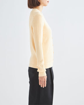 クリーム　H166cm　着用サイズ：2　アンサンブル：中のニットSL9S-805、カーディガンSL9S-840